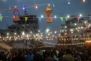 Solidaridad y hermandad promueve el iftar, la comida que ingieren millones de musulmanes para romper el ayuno durante el Ramadán