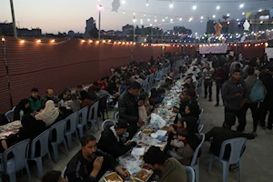 Solidaridad y hermandad promueve el iftar, la comida que ingieren millones de musulmanes para romper el ayuno durante el Ramadán