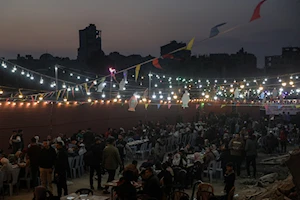 Solidaridad y hermandad promueve el iftar, la comida que ingieren millones de musulmanes para romper el ayuno durante el Ramadán