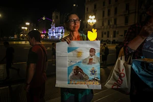 Bajo el lema “amor con amor se paga”, miles de personas se movilizaron en Buenos Aires hasta la Catedral Metropolitana, donde se unieron en oración por la salud del papa Francisco