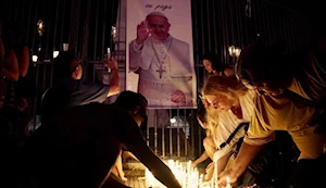 Bajo el lema “amor con amor se paga”, miles de personas se movilizaron en Buenos Aires hasta la Catedral Metropolitana, donde se unieron en oración por la salud del papa Francisco