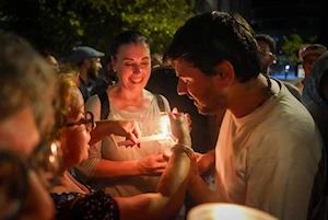 Bajo el lema “amor con amor se paga”, miles de personas se movilizaron en Buenos Aires hasta la Catedral Metropolitana, donde se unieron en oración por la salud del papa Francisco