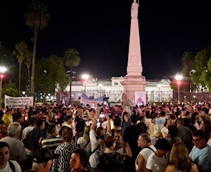 Bajo el lema “amor con amor se paga”, miles de personas se movilizaron en Buenos Aires hasta la Catedral Metropolitana, donde se unieron en oración por la salud del papa Francisco