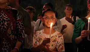Bajo el lema “amor con amor se paga”, miles de personas se movilizaron en Buenos Aires hasta la Catedral Metropolitana, donde se unieron en oración por la salud del papa Francisco