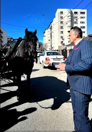 La comunidad búlgara de Targoviste, Rumania, celebra la "Pascua de los Caballos" o "Tudorita": una tradición centenaria con desfiles, panes rituales y agua bendita, que bendice a los equinos y marca el inicio del año agrícola