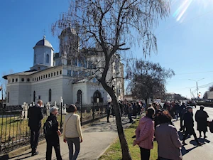La comunidad búlgara de Targoviste, Rumania, celebra la "Pascua de los Caballos" o "Tudorita": una tradición centenaria con desfiles, panes rituales y agua bendita, que bendice a los equinos y marca el inicio del año agrícola
