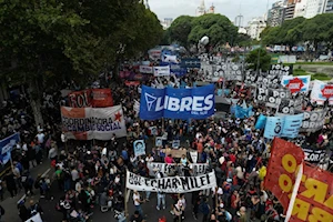 “La represión nos hace más fuertes”: Miles de jubilados y pensionados de Argentina toman nuevamente las calles de Buenos Aires en reclamo a sus derechos vulnerados por Milei