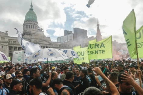 Argentina: Jubilados y trabajadores protestan previo al paro nacional