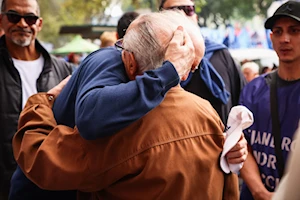 “La represión nos hace más fuertes”: Miles de jubilados y pensionados de Argentina toman nuevamente las calles de Buenos Aires en reclamo a sus derechos vulnerados por Milei