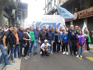 “La represión nos hace más fuertes”: Miles de jubilados y pensionados de Argentina toman nuevamente las calles de Buenos Aires en reclamo a sus derechos vulnerados por Milei