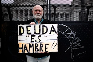 “La represión nos hace más fuertes”: Miles de jubilados y pensionados de Argentina toman nuevamente las calles de Buenos Aires en reclamo a sus derechos vulnerados por Milei