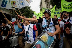 “La represión nos hace más fuertes”: Miles de jubilados y pensionados de Argentina toman nuevamente las calles de Buenos Aires en reclamo a sus derechos vulnerados por Milei