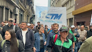 “La represión nos hace más fuertes”: Miles de jubilados y pensionados de Argentina toman nuevamente las calles de Buenos Aires en reclamo a sus derechos vulnerados por Milei