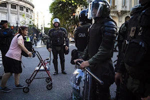 “La represión nos hace más fuertes”: Miles de jubilados y pensionados de Argentina toman nuevamente las calles de Buenos Aires en reclamo a sus derechos vulnerados por Milei
