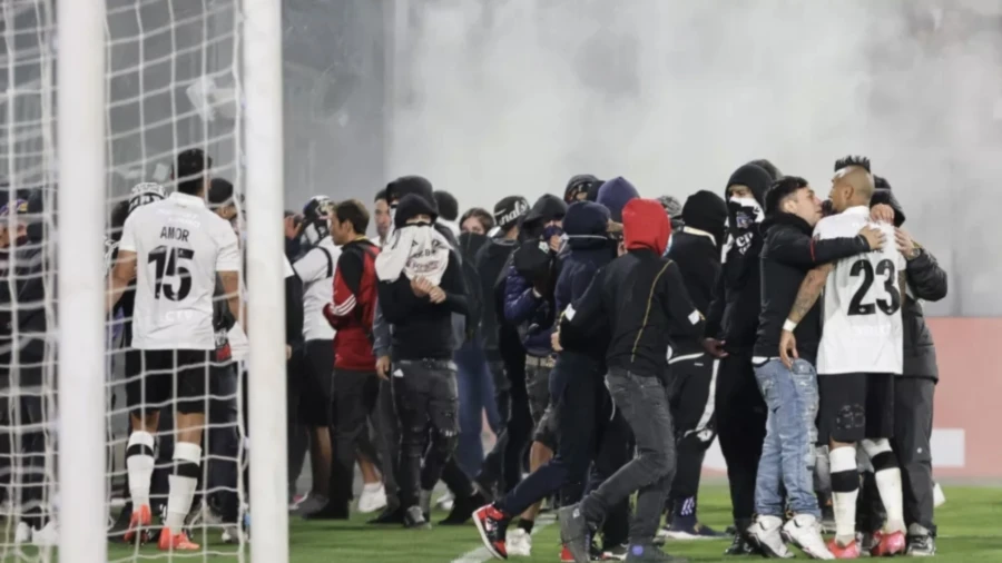 Presidente de Chile condena la violencia en el fútbol tras dos muertes