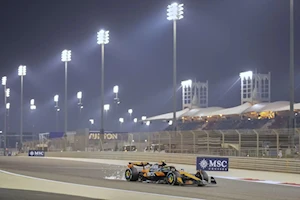 La Fórmula 1 llega al circuito de Sakhir para el Gran Premio de Bahréin 2025, cuarta ronda del campeonato: Este trazado desértico, iluminado por 5.000 luces LED para las carreras nocturnas, es famoso por sus largas rectas y frenadas exigentes