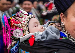 Trajes elaborados y coloridos: Festival de las Hermanas Miao, en el que las jóvenes de esta etnia llevan hermosas y tradicionales vestimentas