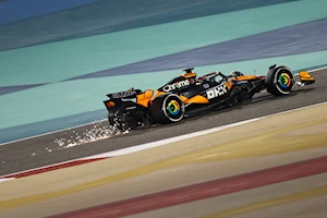La Fórmula 1 llega al circuito de Sakhir para el Gran Premio de Bahréin 2025, cuarta ronda del campeonato: Este trazado desértico, iluminado por 5.000 luces LED para las carreras nocturnas, es famoso por sus largas rectas y frenadas exigentes