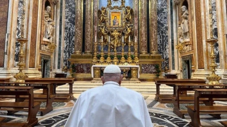 Papa Francisco sorprende con visita a la Basílica Santa María la Mayor