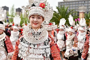 Trajes elaborados y coloridos: Festival de las Hermanas Miao, en el que las jóvenes de esta etnia llevan hermosas y tradicionales vestimentas