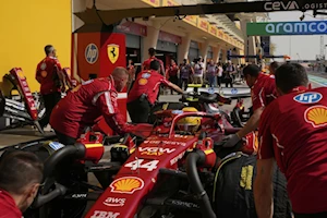 La Fórmula 1 llega al circuito de Sakhir para el Gran Premio de Bahréin 2025, cuarta ronda del campeonato: Este trazado desértico, iluminado por 5.000 luces LED para las carreras nocturnas, es famoso por sus largas rectas y frenadas exigentes