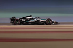 La Fórmula 1 llega al circuito de Sakhir para el Gran Premio de Bahréin 2025, cuarta ronda del campeonato: Este trazado desértico, iluminado por 5.000 luces LED para las carreras nocturnas, es famoso por sus largas rectas y frenadas exigentes