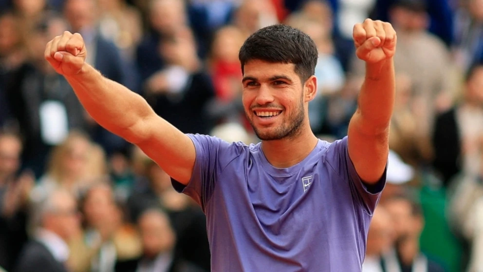 Carlos Alcaraz gana en Montecarlo y asciende en el ranking ATP