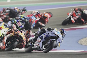 Victoria trabajada para Marc Márquez en Qatar: lidera el campeonato tras vencer a Bagnaia y esquivar el drama familiar con Álex en la primera curva