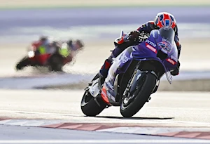 Victoria trabajada para Marc Márquez en Qatar: lidera el campeonato tras vencer a Bagnaia y esquivar el drama familiar con Álex en la primera curva