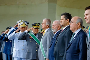 Brasilia fue escenario este 16 de abril de una emotiva ceremonia dual: la celebración del Día del Ejército y el 80.º aniversario de la victoria de la Fuerza Expedicionaria Brasileña (FEB) en los campos de Italia durante la Segunda Guerra Mundial
