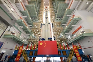 China ultima preparativos para el lanzamiento de la nave espacial tripulada Shenzhou-20: Imágenes Exclusivas del Cohete Gran Marcha-2F y la Nave en el Sitio de Lanzamiento
