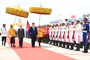 Fotos del presidente de China, Xi Jinping en Camboya, como parte de su gira de trabajo por el sur de Asia. El mandatario del gigante asiático fue recibido por el rey de Camboya, Norodom Sihamon/ Cortesía: Xinhua