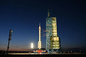 China ultima preparativos para el lanzamiento de la nave espacial tripulada Shenzhou-20: Imágenes Exclusivas del Cohete Gran Marcha-2F y la Nave en el Sitio de Lanzamiento