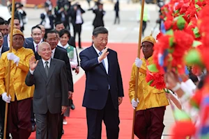 Fotos del presidente de China, Xi Jinping en Camboya, como parte de su gira de trabajo por el sur de Asia. El mandatario del gigante asiático fue recibido por el rey de Camboya, Norodom Sihamon/ Cortesía: Xinhua
