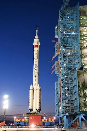China ultima preparativos para el lanzamiento de la nave espacial tripulada Shenzhou-20: Imágenes Exclusivas del Cohete Gran Marcha-2F y la Nave en el Sitio de Lanzamiento