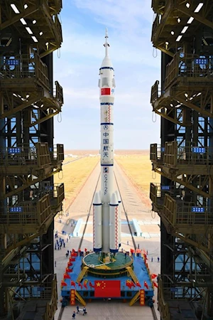 China ultima preparativos para el lanzamiento de la nave espacial tripulada Shenzhou-20: Imágenes Exclusivas del Cohete Gran Marcha-2F y la Nave en el Sitio de Lanzamiento