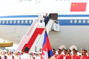 Fotos del presidente de China, Xi Jinping en Camboya, como parte de su gira de trabajo por el sur de Asia. El mandatario del gigante asiático fue recibido por el rey de Camboya, Norodom Sihamon/ Cortesía: Xinhua