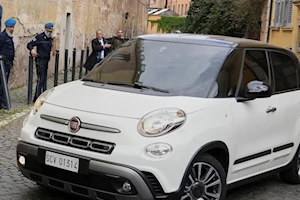 En un gesto cargado de simbolismo, adaptado a sus limitaciones físicas, el papa Francisco visitó este Jueves Santo la cárcel Regina Coeli de Roma, manteniendo su tradicional encuentro con reclusos, pero sin realizar el acostumbrado Lavatorio de los Pies