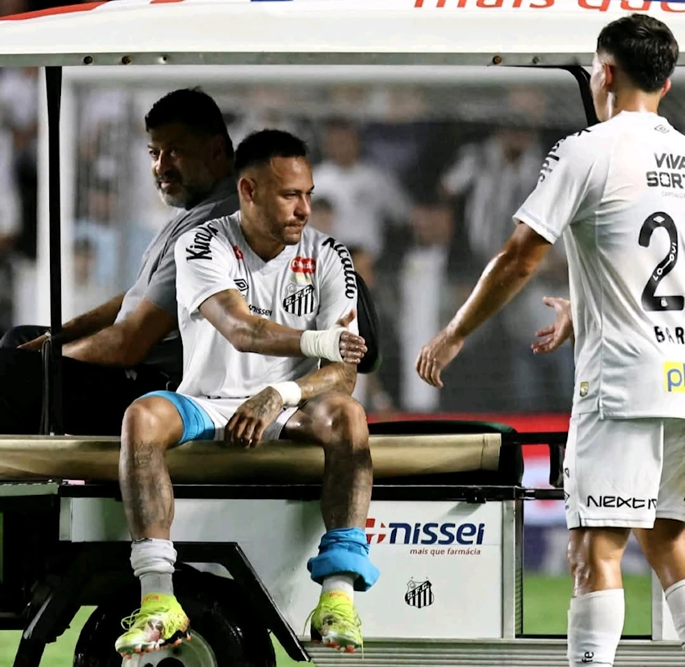 Neymar sufre una nueva lesión y rompe en llanto