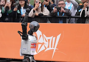 Así se desarrolló la histórica media maratón en Beijing, China: humanos y robots compitieron en un evento pionero a nivel mundial
