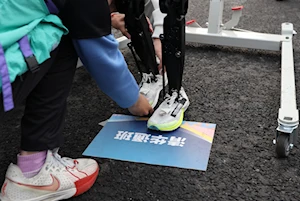 Así se desarrolló la histórica media maratón en Beijing, China: humanos y robots compitieron en un evento pionero a nivel mundial