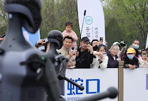 Así se desarrolló la histórica media maratón en Beijing, China: humanos y robots compitieron en un evento pionero a nivel mundial