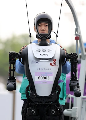 Así se desarrolló la histórica media maratón en Beijing, China: humanos y robots compitieron en un evento pionero a nivel mundial