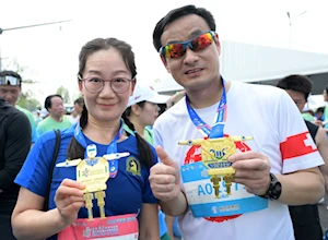 Así se desarrolló la histórica media maratón en Beijing, China: humanos y robots compitieron en un evento pionero a nivel mundial