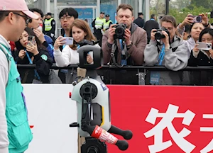 Así se desarrolló la histórica media maratón en Beijing, China: humanos y robots compitieron en un evento pionero a nivel mundial