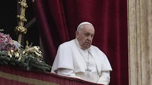 ¡En fotos! El papa Francisco, recuperándose de neumonía bilateral, reapareció en Pascua recorriendo la Plaza de San Pedro en papamóvil. A sus 88 años, delegó la misa, pero dio la bendición Urbi et Orbi. Un emotivo regreso tras 38 días hospitalizado