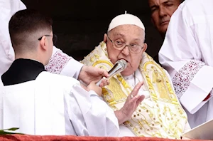 ¡En fotos! El papa Francisco, recuperándose de neumonía bilateral, reapareció en Pascua recorriendo la Plaza de San Pedro en papamóvil. A sus 88 años, delegó la misa, pero dio la bendición Urbi et Orbi. Un emotivo regreso tras 38 días hospitalizado