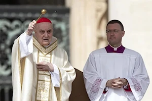 ¡En fotos! El papa Francisco, recuperándose de neumonía bilateral, reapareció en Pascua recorriendo la Plaza de San Pedro en papamóvil. A sus 88 años, delegó la misa, pero dio la bendición Urbi et Orbi. Un emotivo regreso tras 38 días hospitalizado