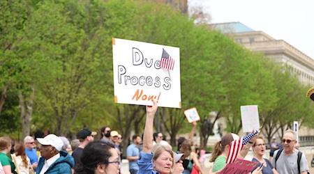 Miles protestan contra Donald Trump en todo Estados Unidos por deportaciones y ataques a la democracia