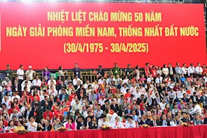 En Fotos: Vietnam celebra 50 años de reunificación con desfile histórico y mira al futuro / EFE